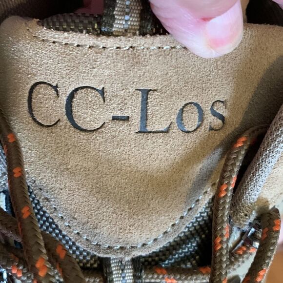 CC-Los Men’s hiking brown and tan waterproof shoes..  NWT main image 9